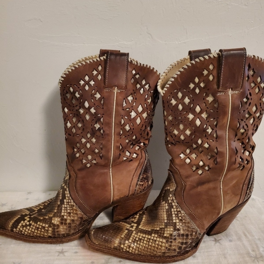 Corral vintage boots python snake skin size 7M